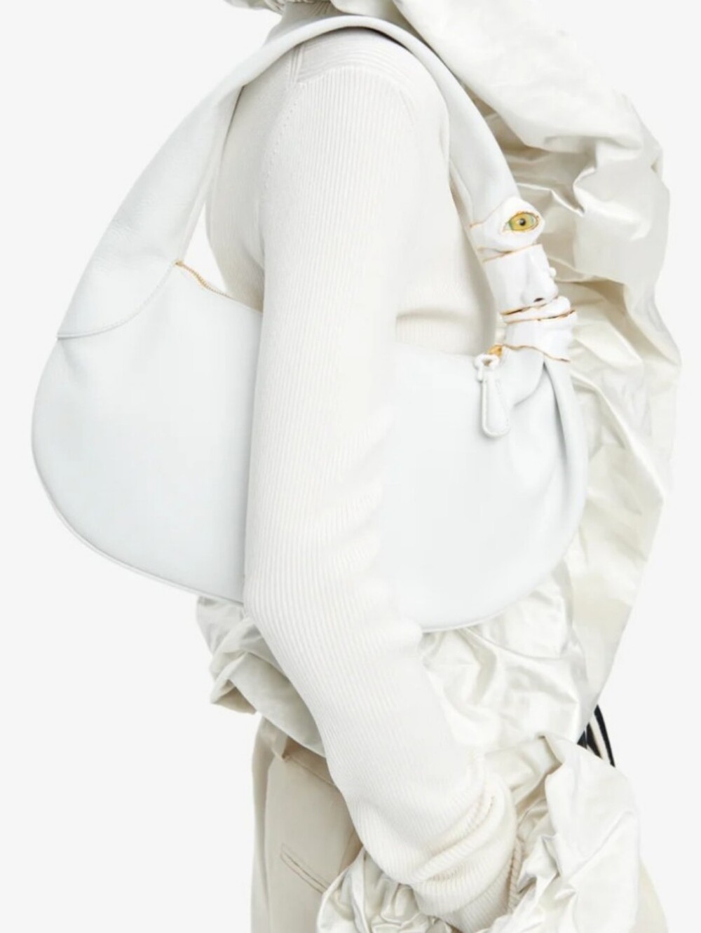 🌹.Souffle Baquet Bag White